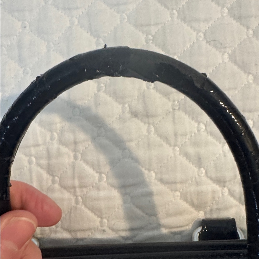 Vera wang Elegant Black and Cream Women's Handbag - Picture 4 of 7